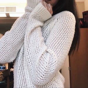 Abercrombie & Fitch White Sweater